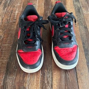 Nike dunk low sneaker size 4.5 boy